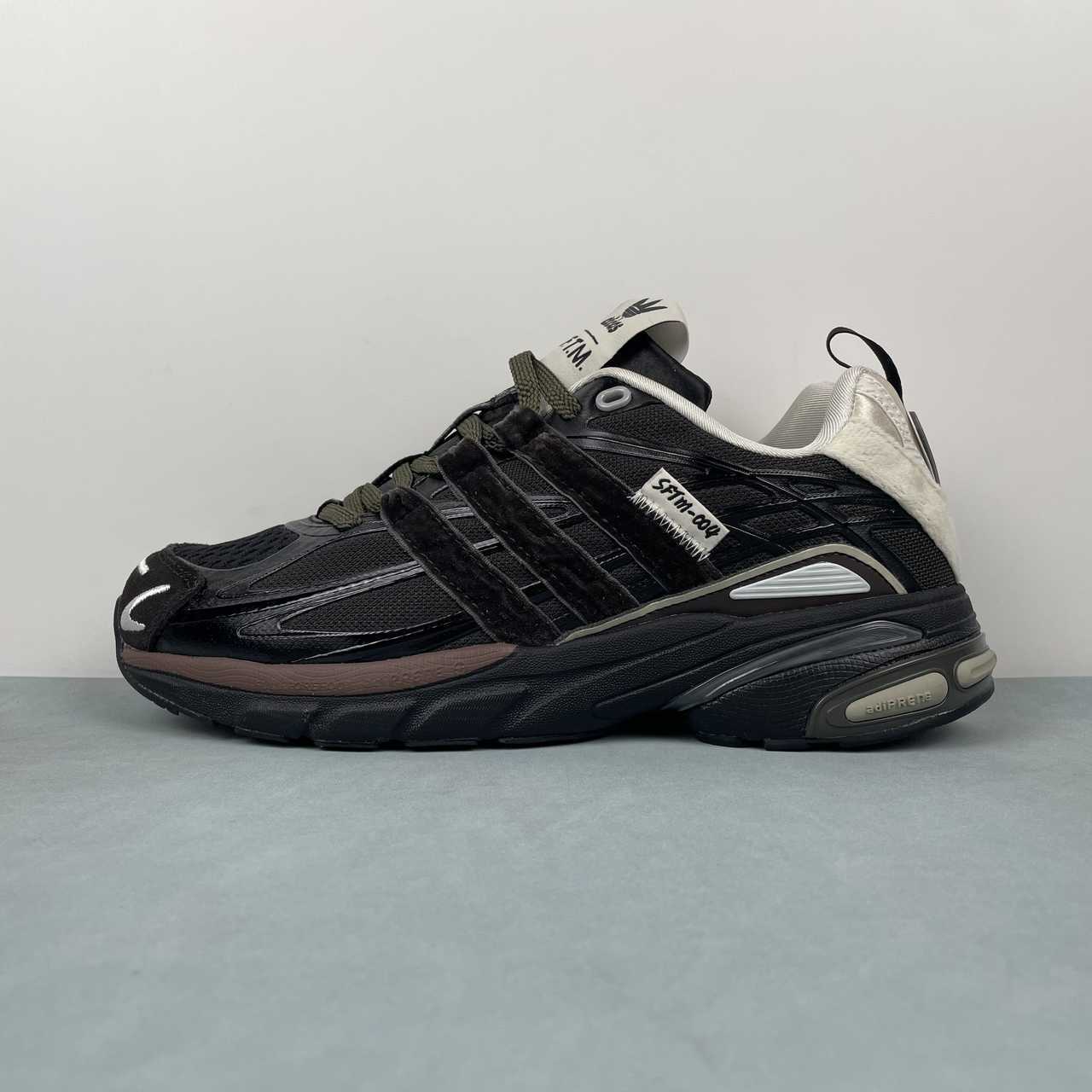 AD Adistar Cushion SFTM Black Brown