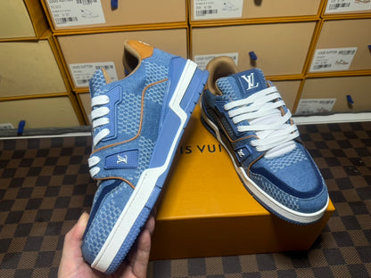 Trainer Blue
