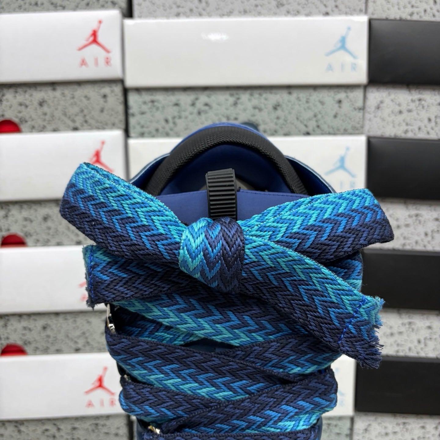 Curb Azul