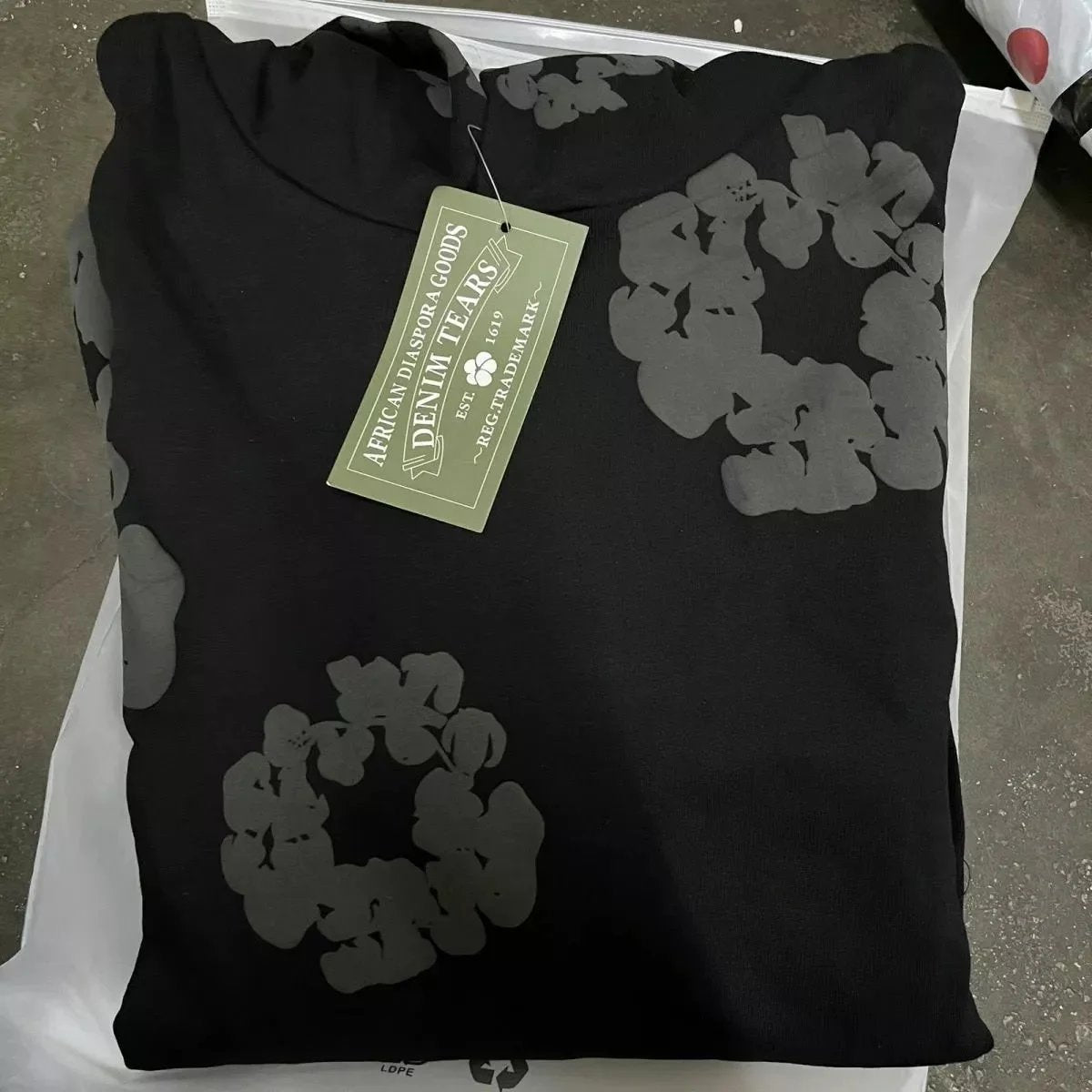 DT Flowers Black