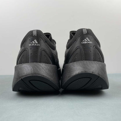 Adizero Aruku All Black