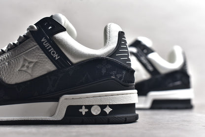 Trainer Black and White