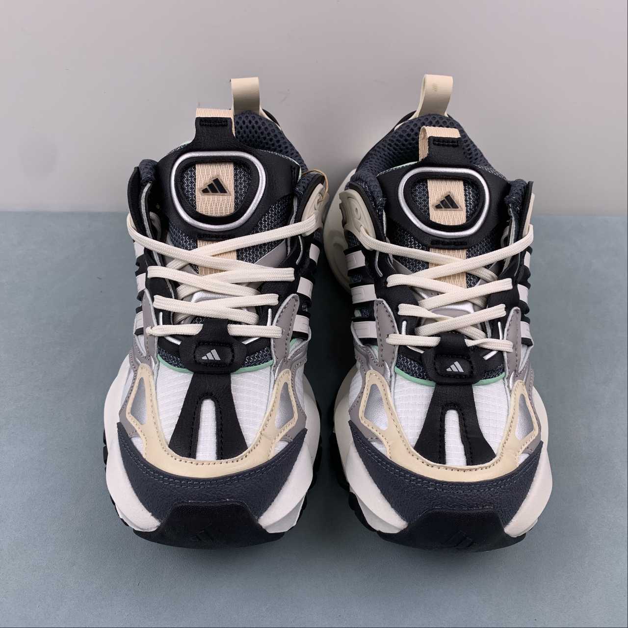 AD XLG Runner Deluxe Black Beige White