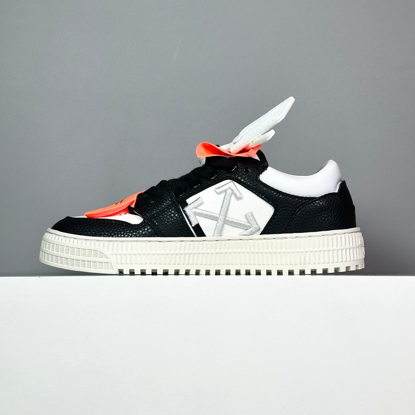 OF 3.0 Off-Court Black White