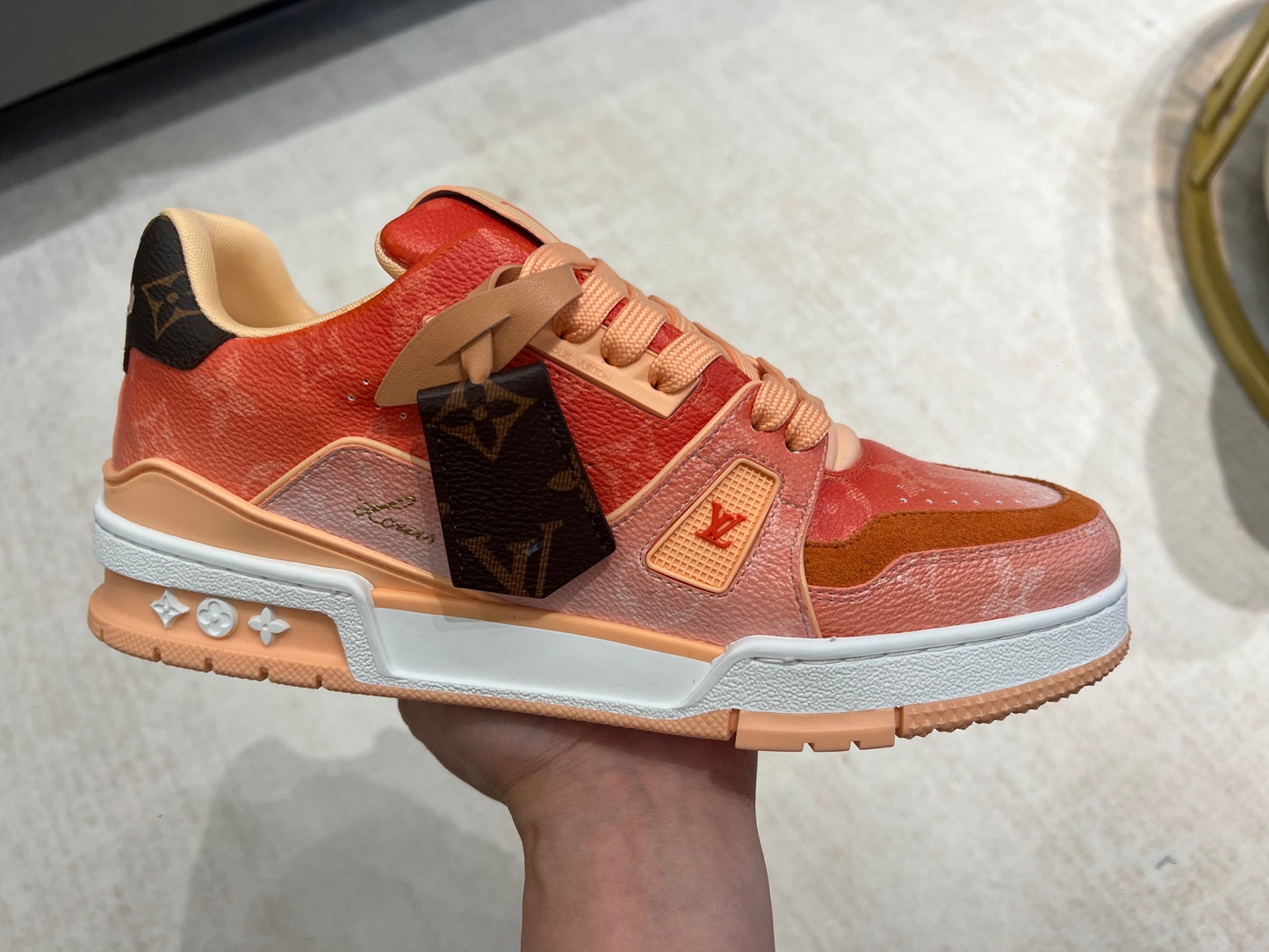Trainer Orange