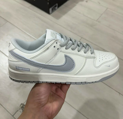 Supreme x Dunk SB Low No.205