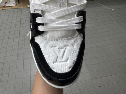 Trainer White and Black