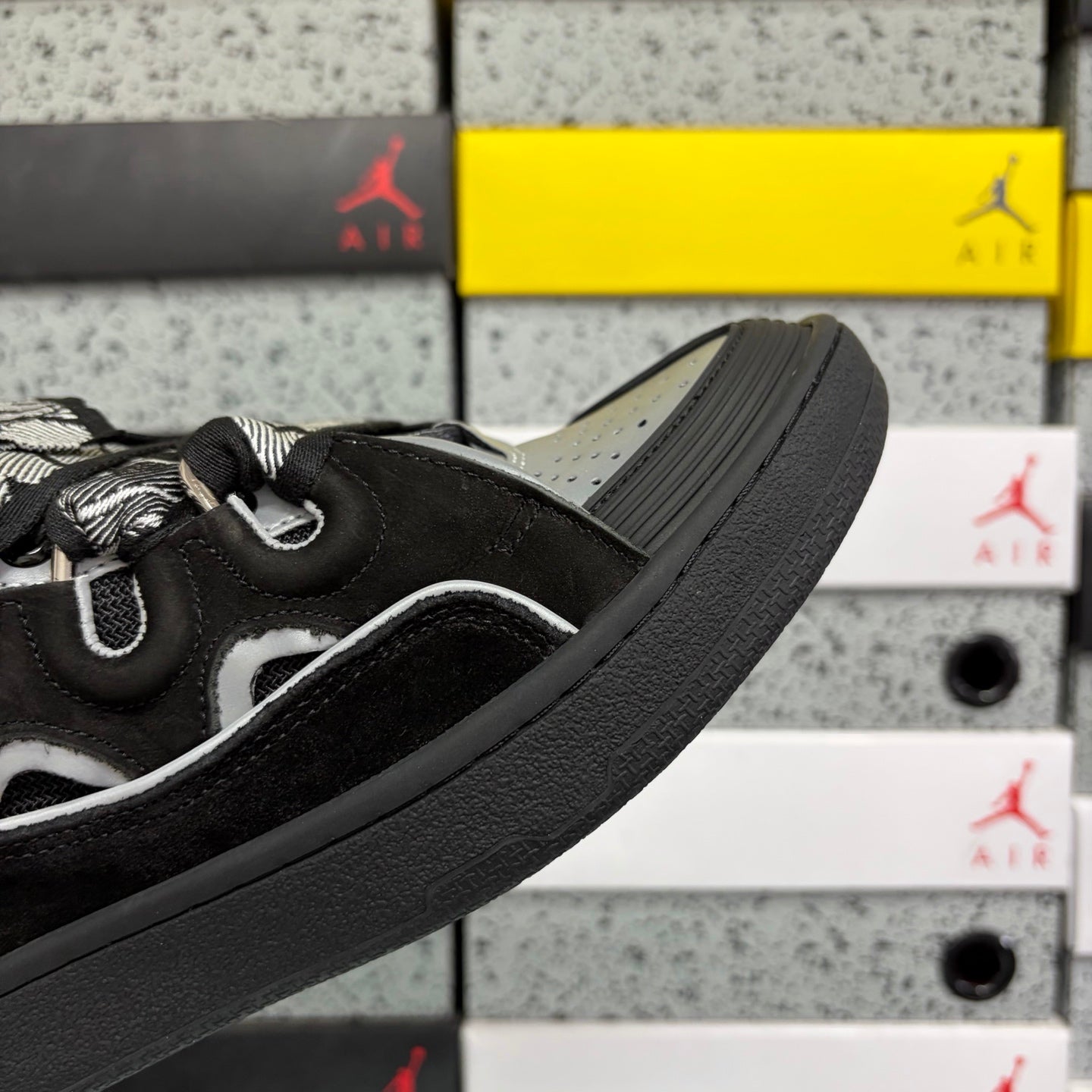 Curb Black
