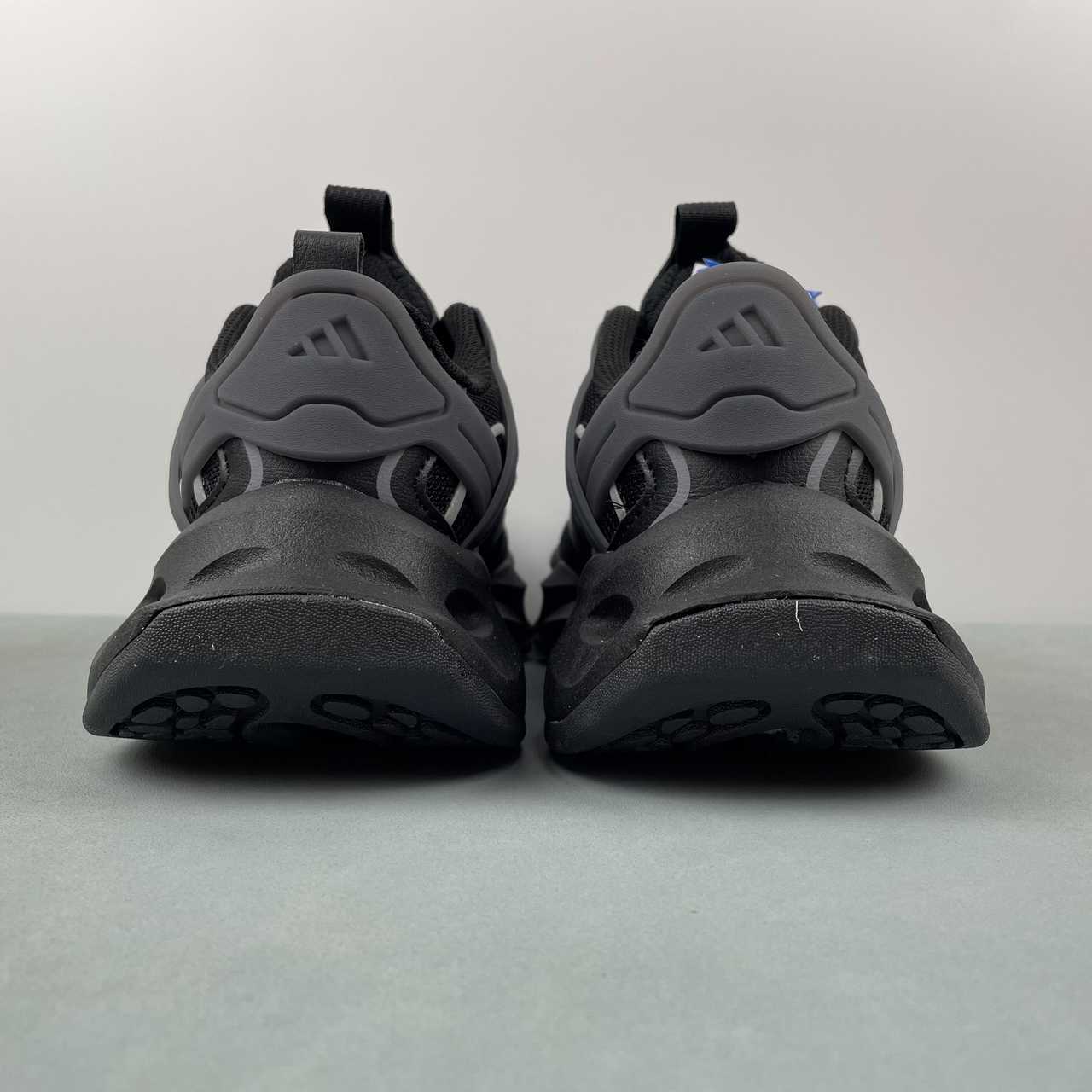 AD XLG Runner Deluxe Triple Black Grey