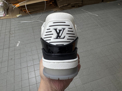 Trainer White and Black