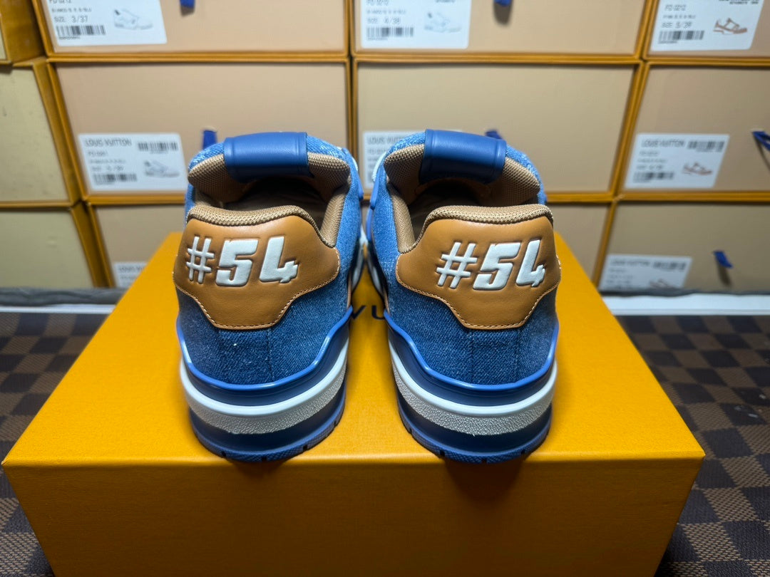 Trainer Blue