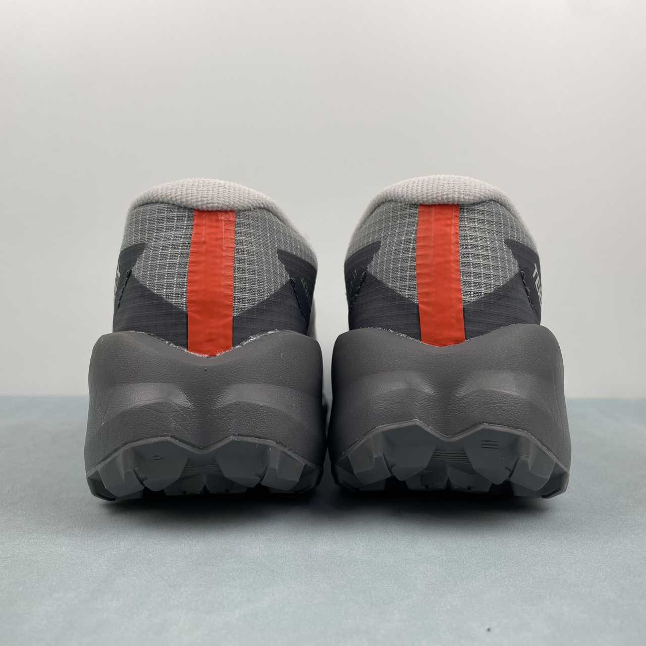 TERREX AGRAVIC TT Grey White