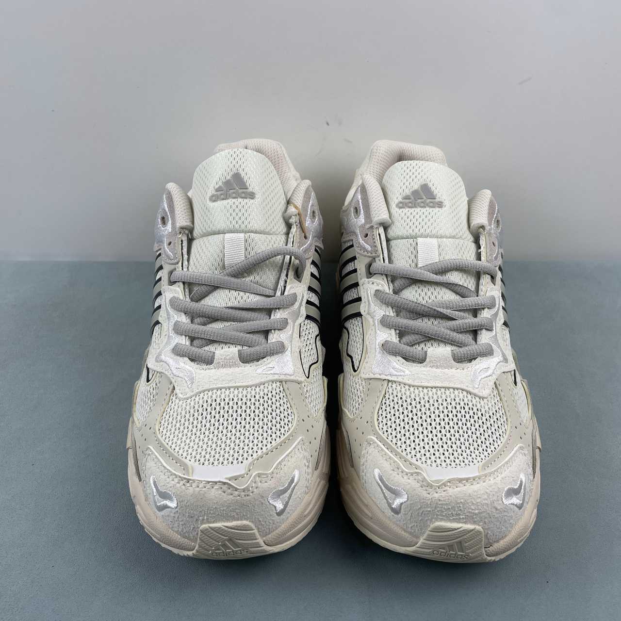AD Response White
