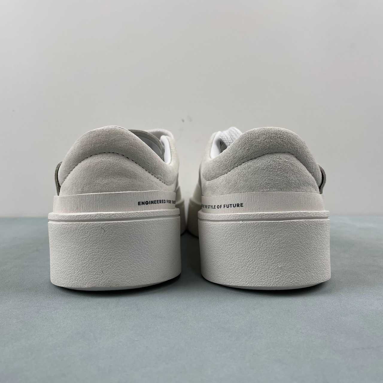 AD LABCOURT Grey White