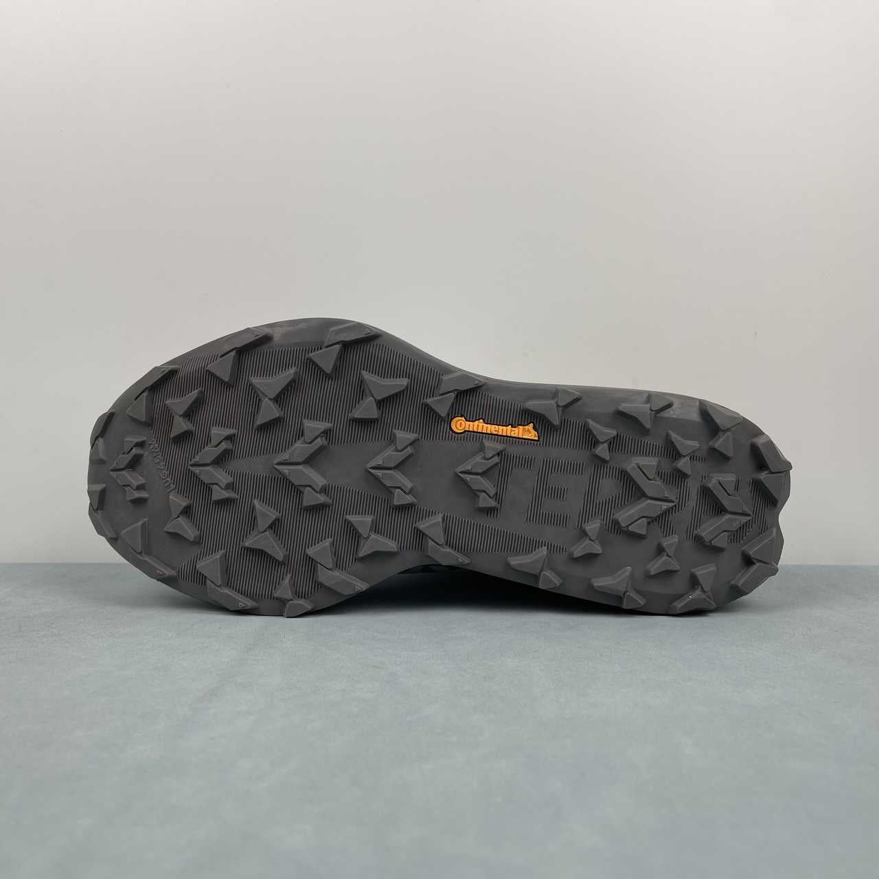 TERREX AGRAVIC TT Grey White