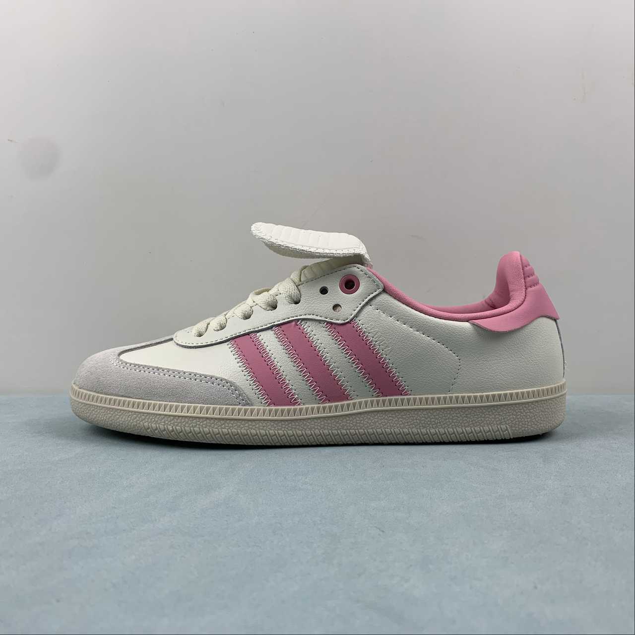 AD Humanrace White Rose