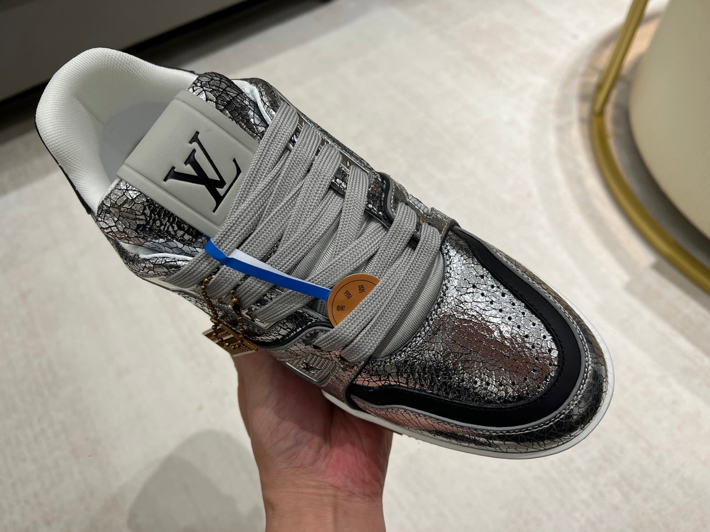 Trainer Dark Silver