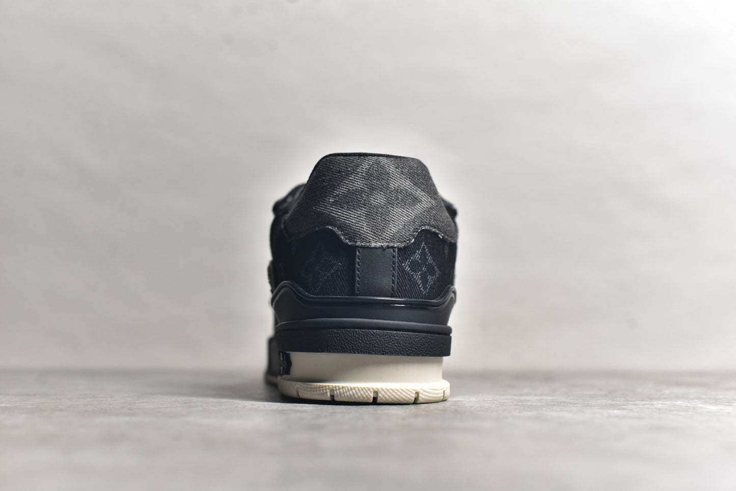 Trainer Black