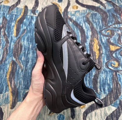 B22 Black
