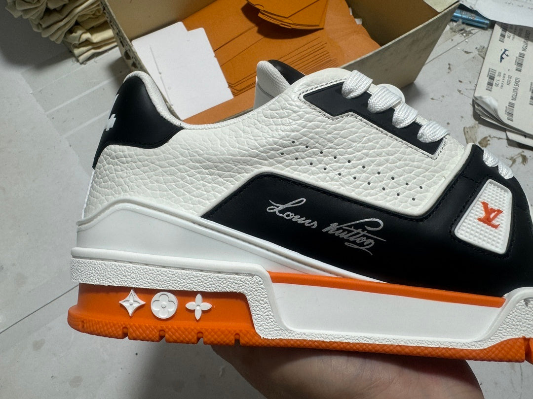 Trainer White and Orange