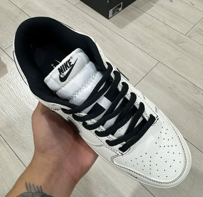 Supreme x Dunk SB Low No.205