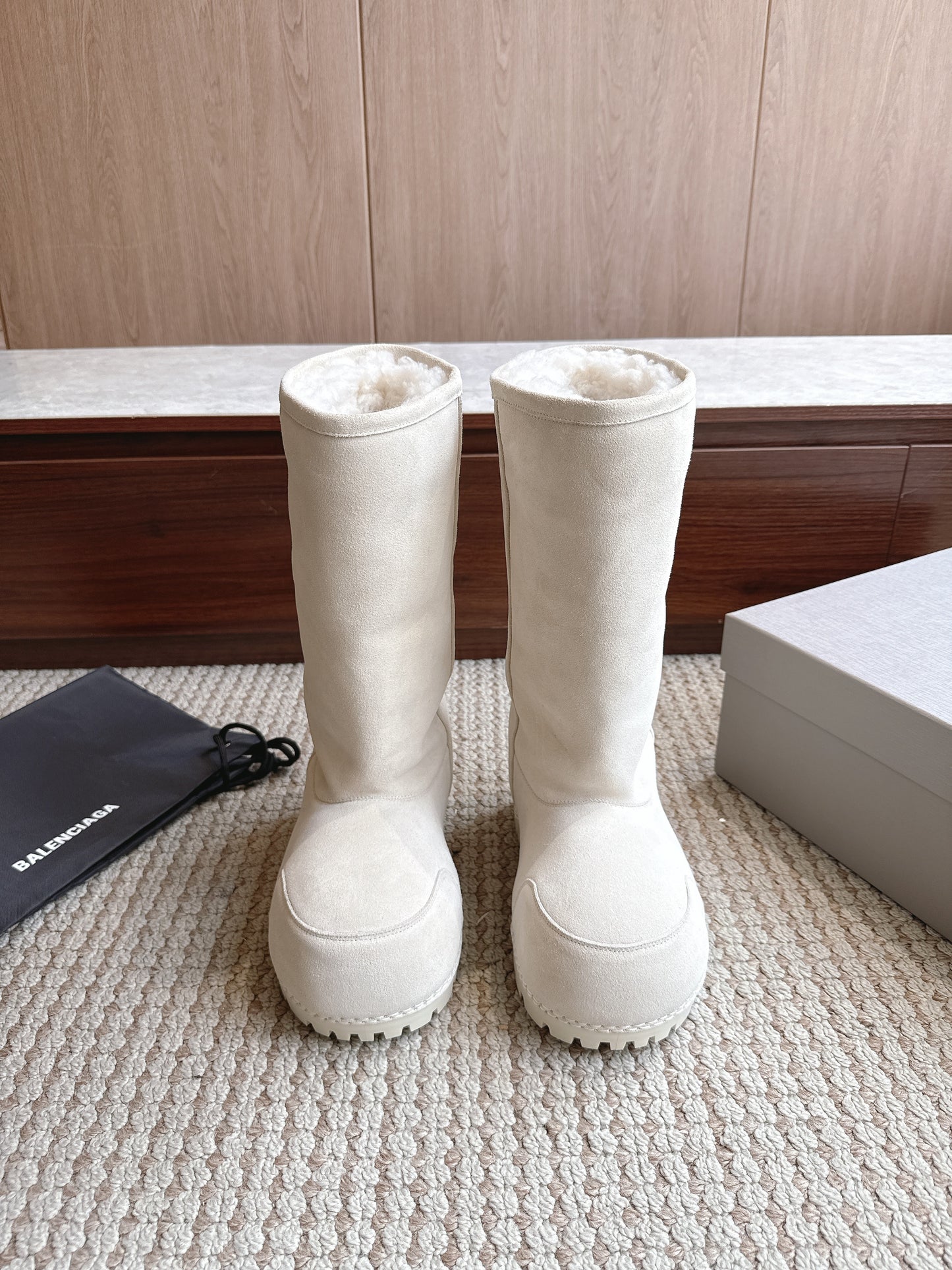 BLG Alaska fur suede boots White