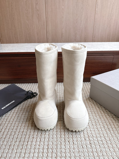BLG Alaska fur suede boots White