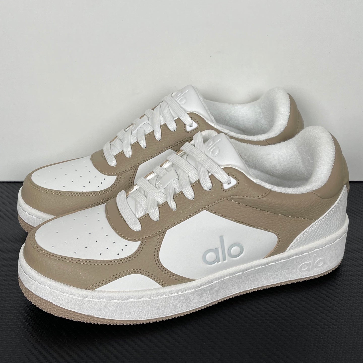 Sapatilhas Alo Bege White