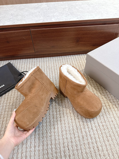 BLG Alaska Suede Boots