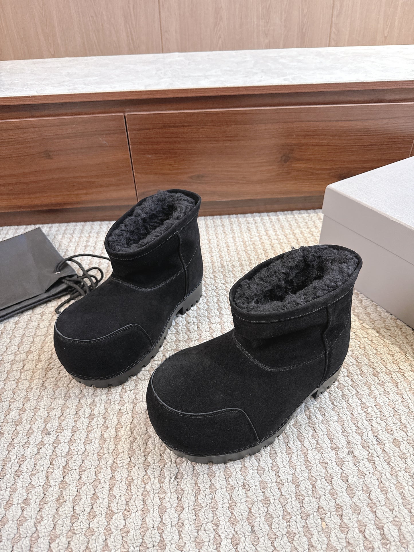 BLG Alaska Suede Boots Black