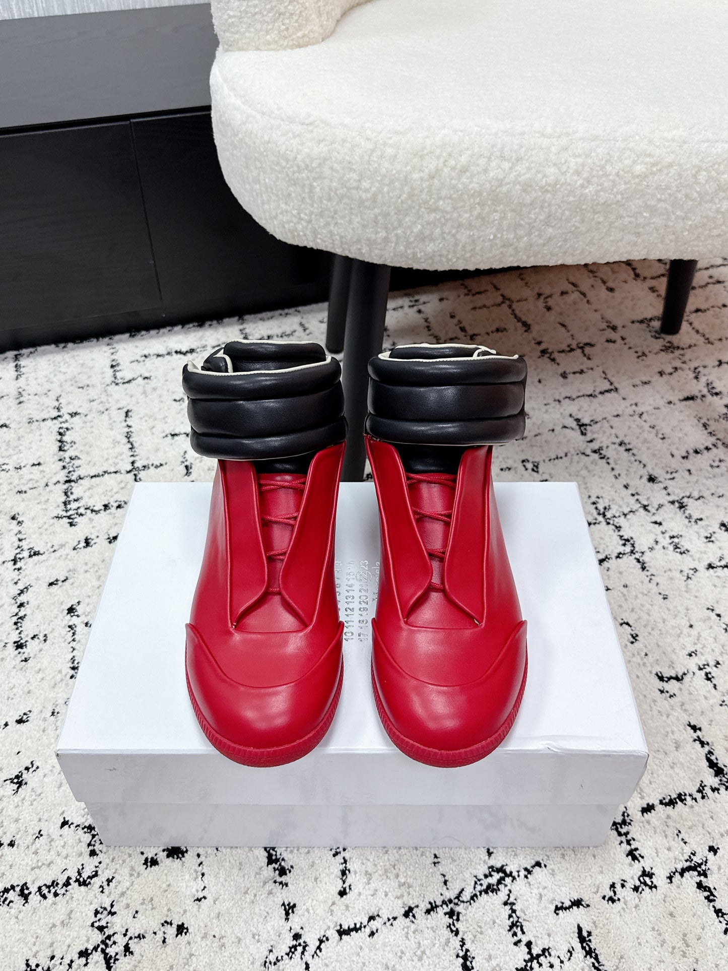 Maison High Red Black
