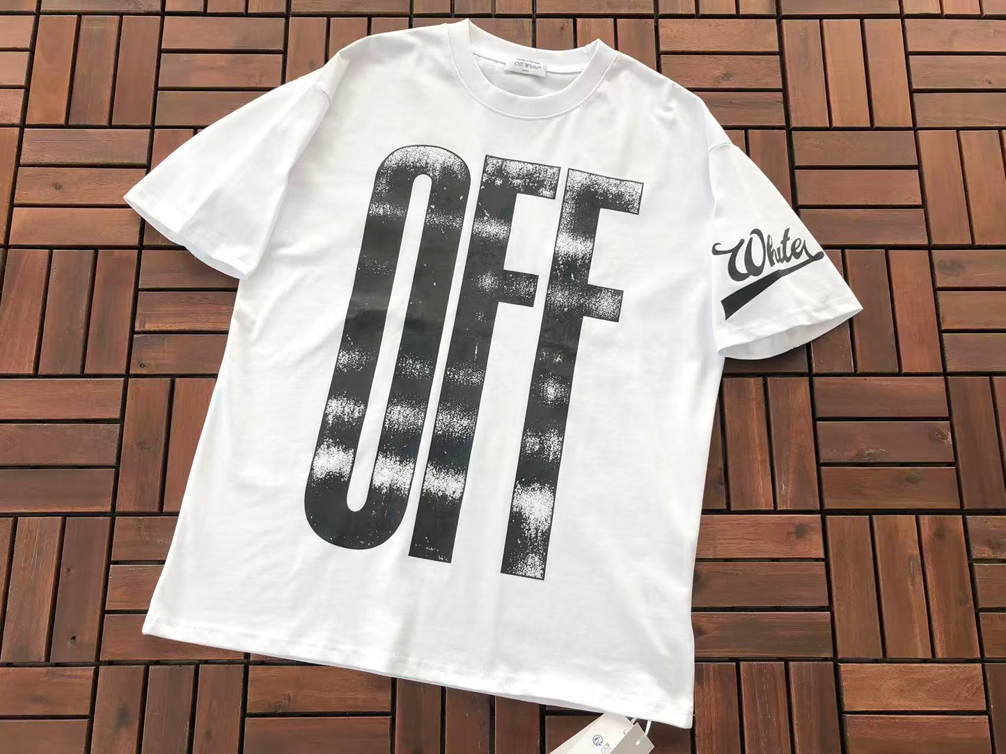 T-shirt Off