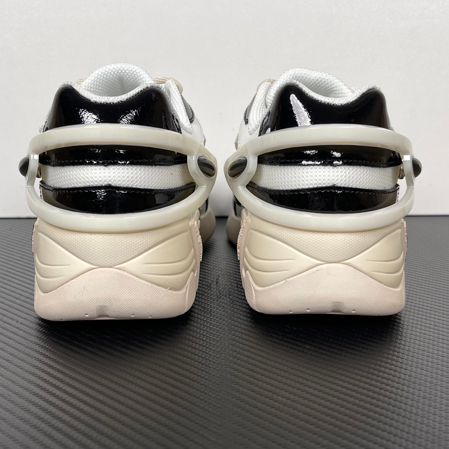 Cylon-21 White and Black