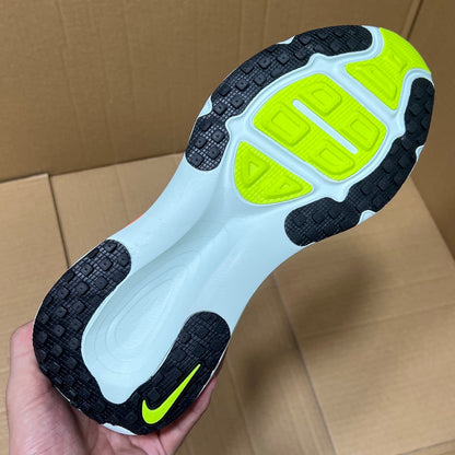 Vomero 18 Barely Green Hyper Crimson