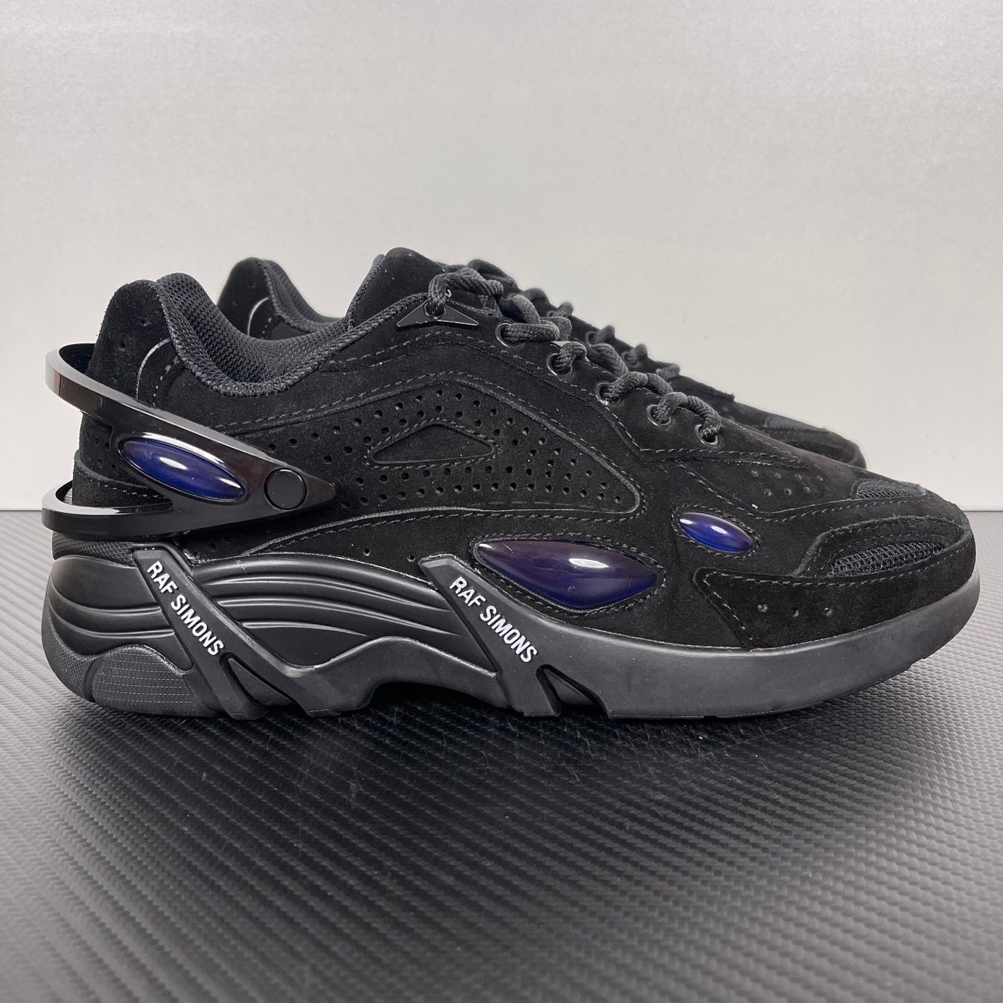 Cylon-21 Black