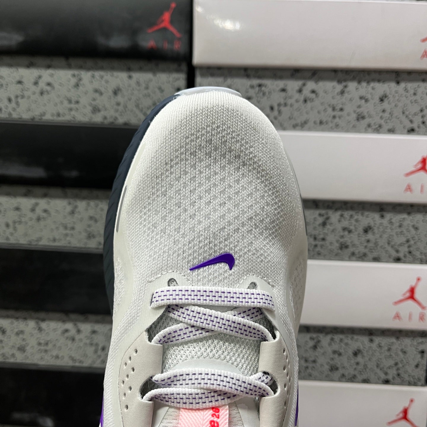 Structure 26 Summit White/Wild Grape