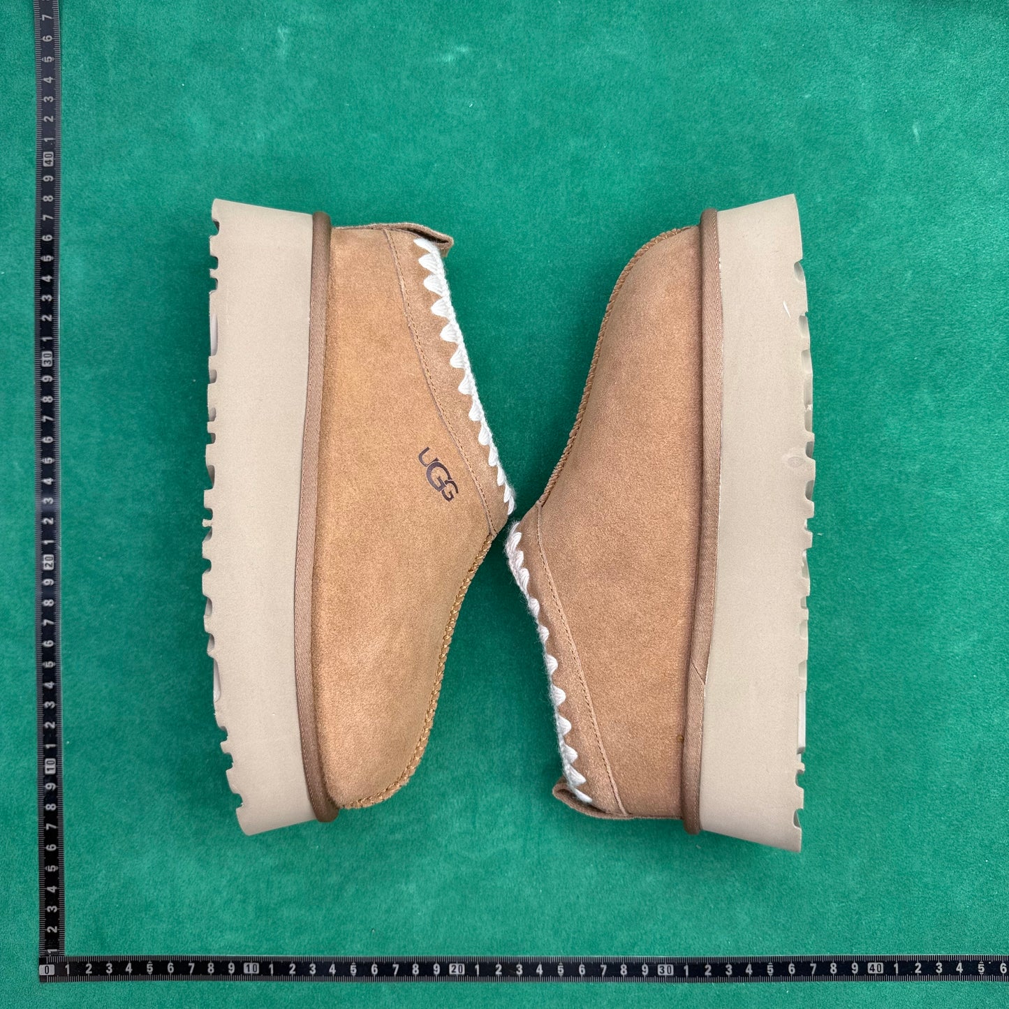 UGG