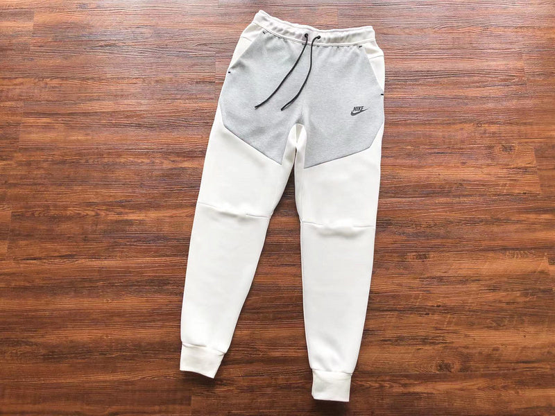 Conjunto Tech Fleece Branco e Cinza
