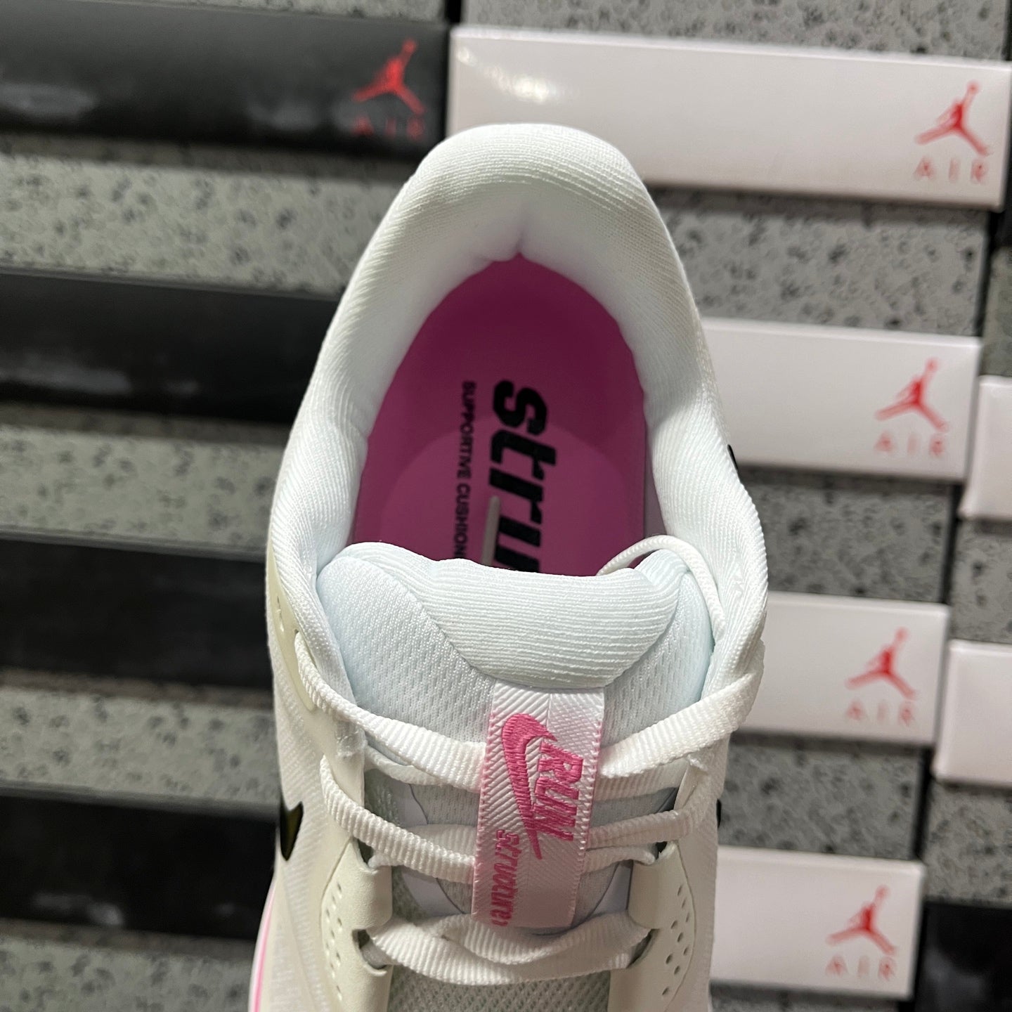 Structure 26 Pink/White