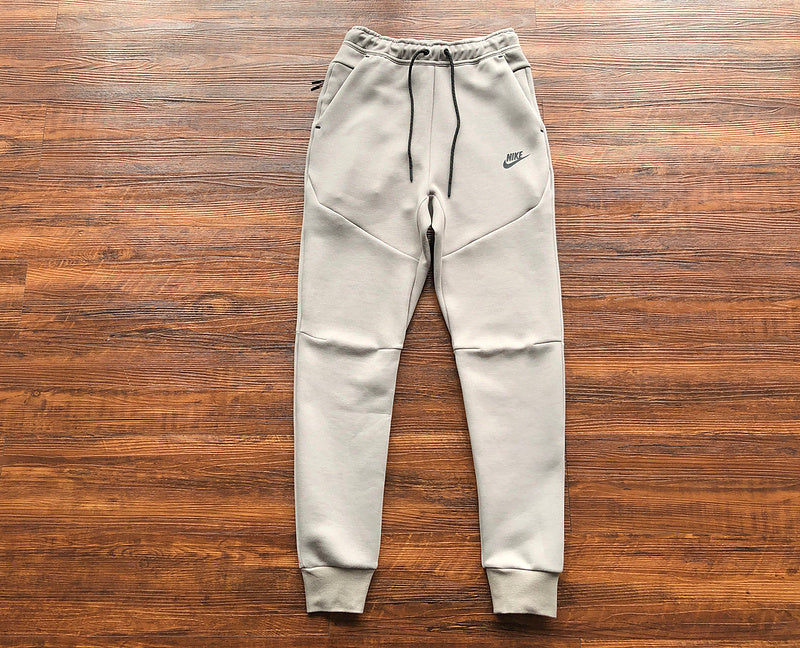 Conjunto Tech Fleece Taupe e Castanho Acinzentado
