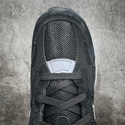 992 Black Grey