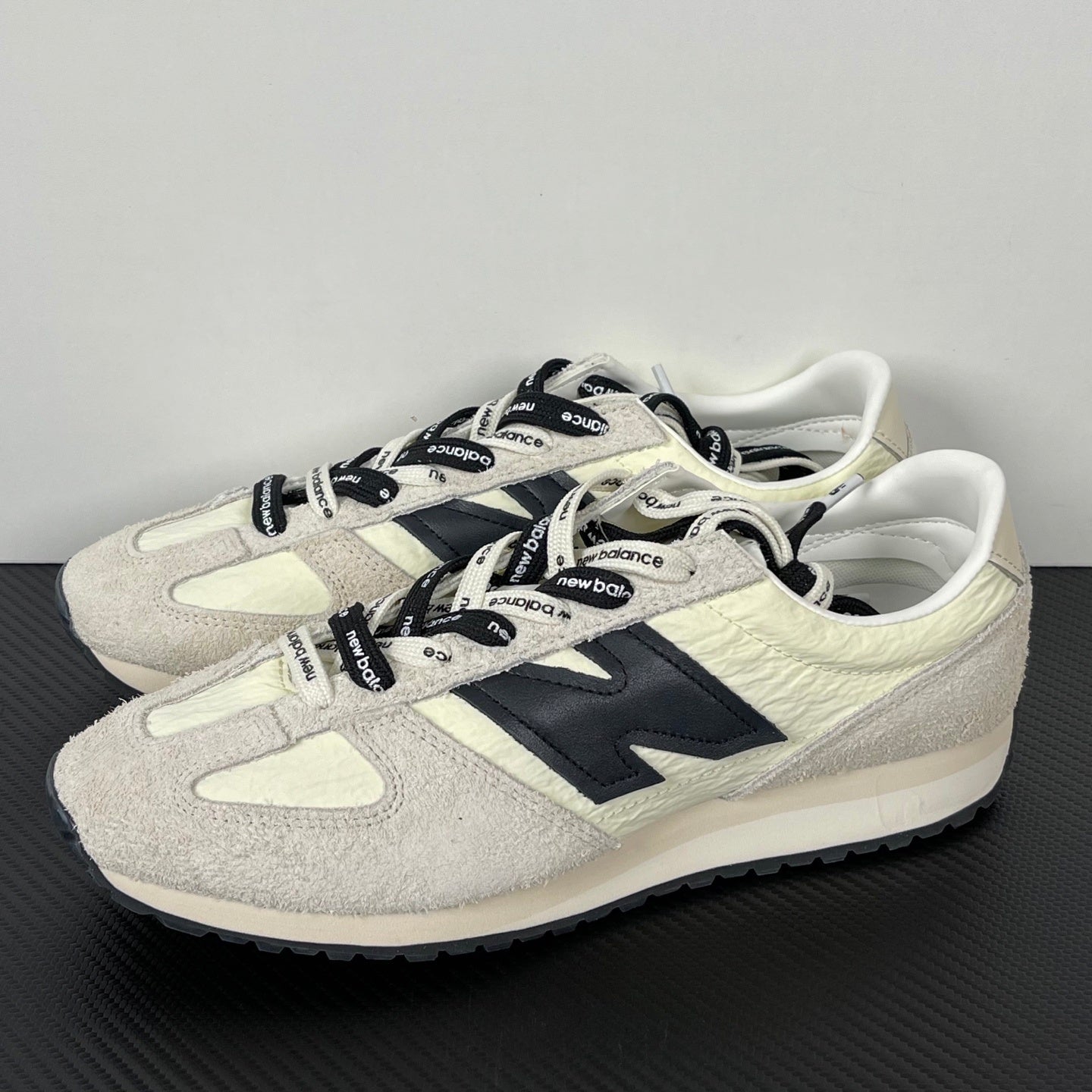 471 Cream Grey Black