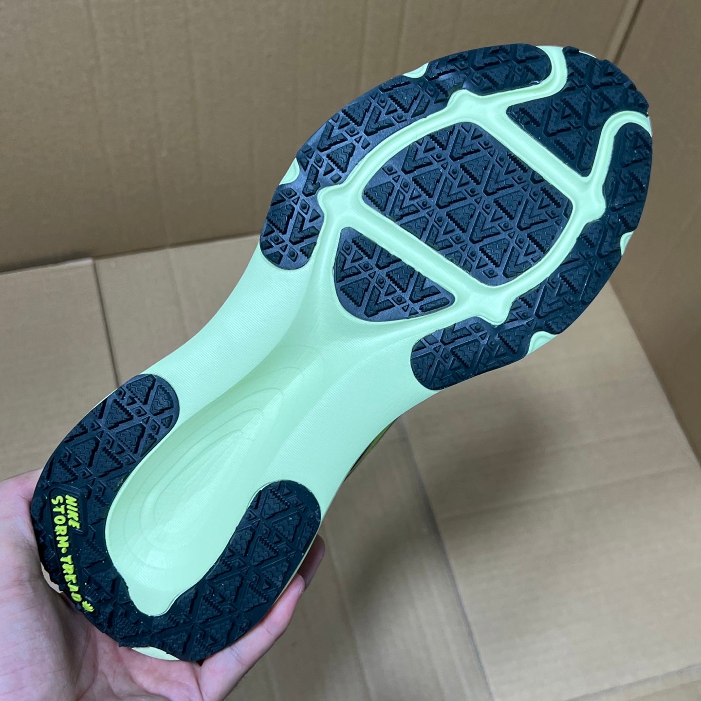 Vomero 18 Gore-Tex Seaweed/Light Liquid Lime