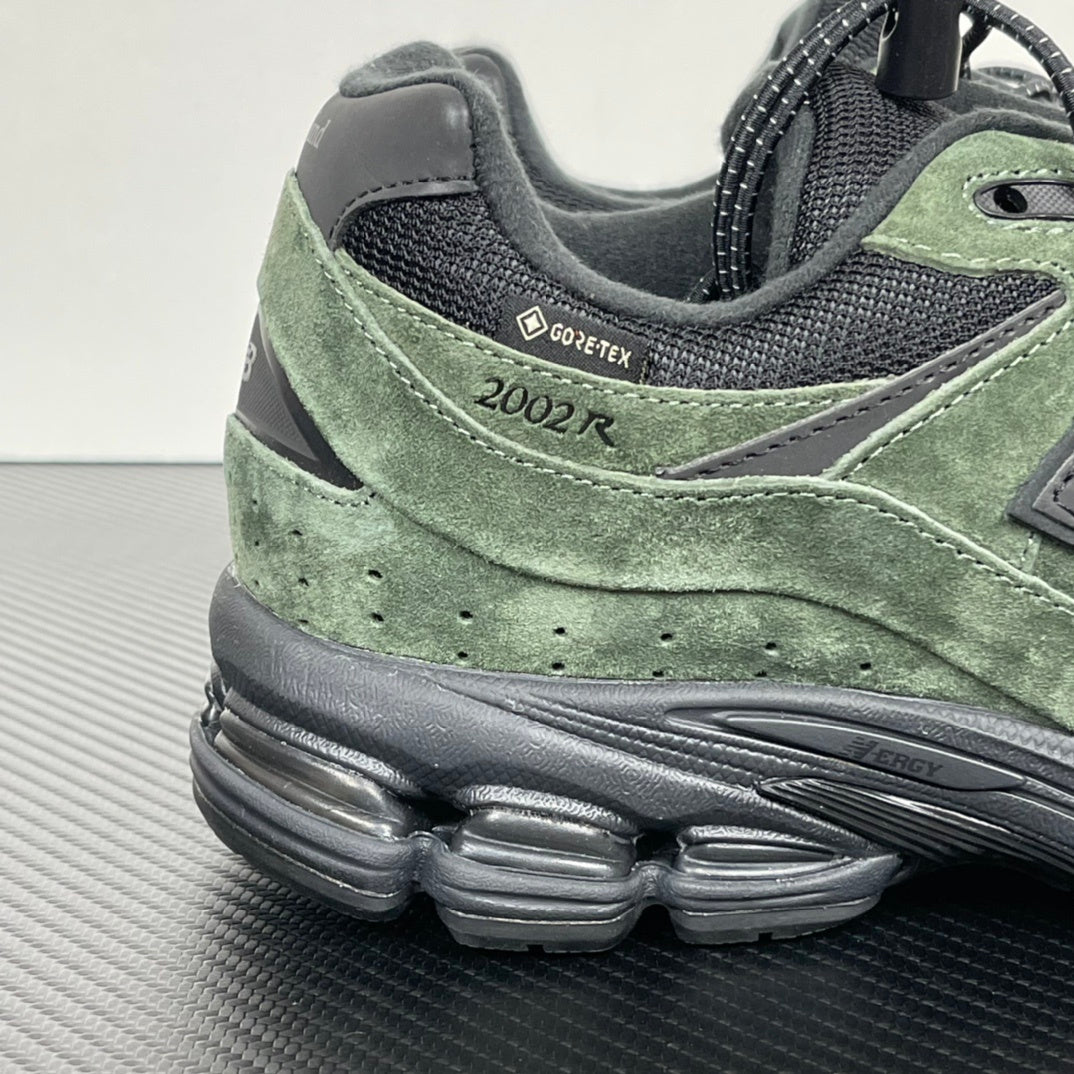 2002R Gore-Tex Green