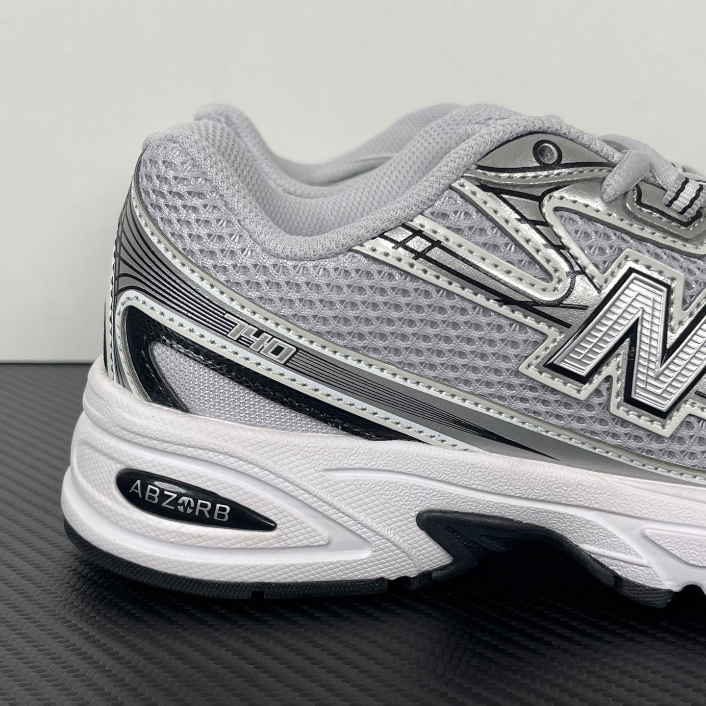 740 White / Silver / Black