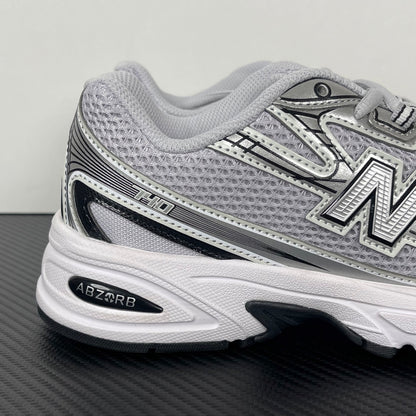 740 White / Silver / Black
