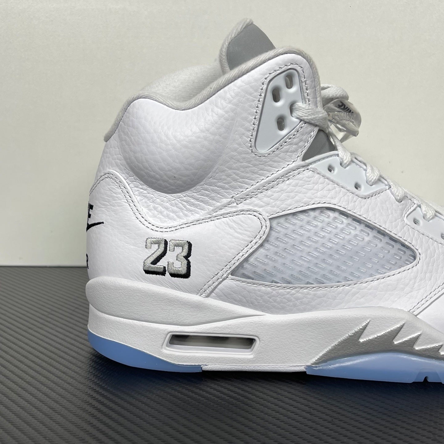 AJ5 White Metallic
