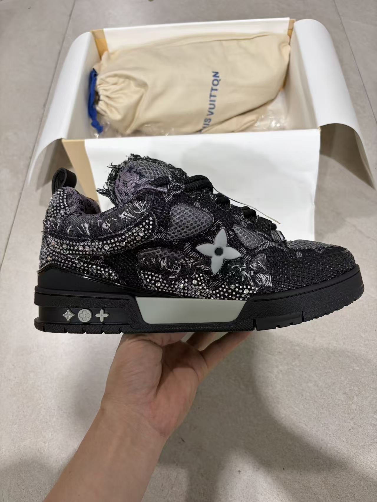 Skate Black Swarovski Monogran