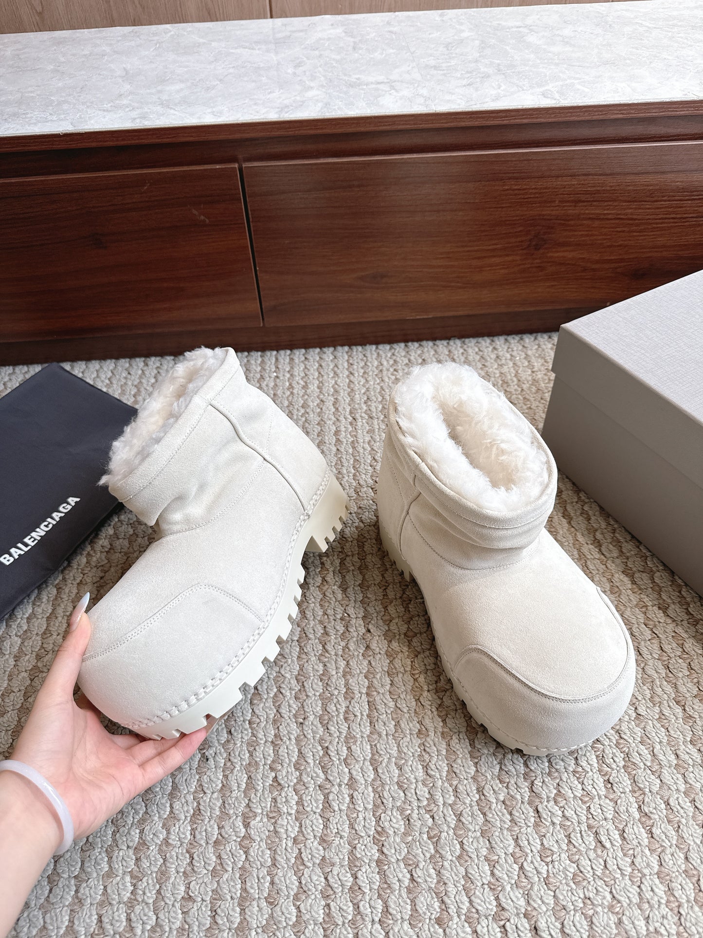 BLG Alaska Suede Boots White