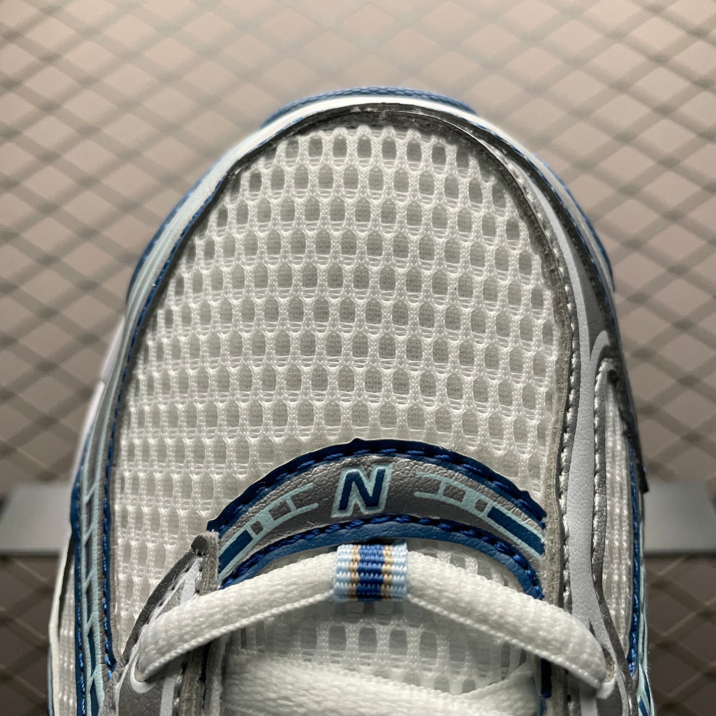 740 White / Blue / Silver